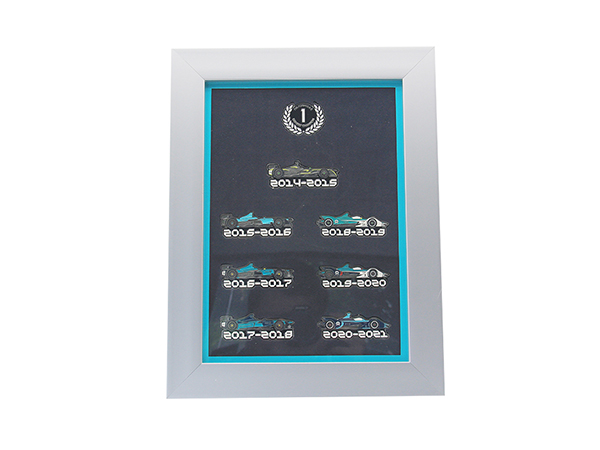 简约中空立体徽章相框...